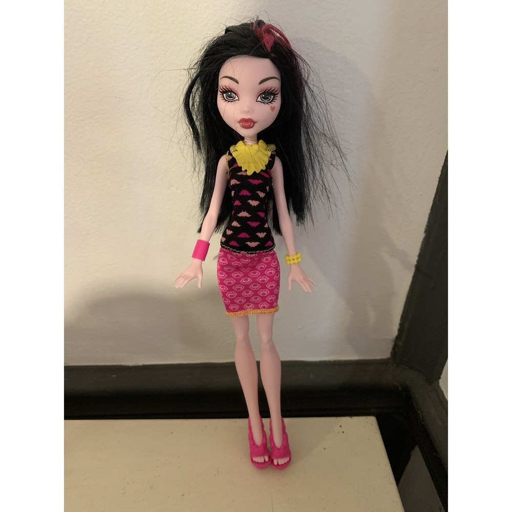 Monster High 2008 Draculaura Beast Bites Cafe Vampire Fangs Doll